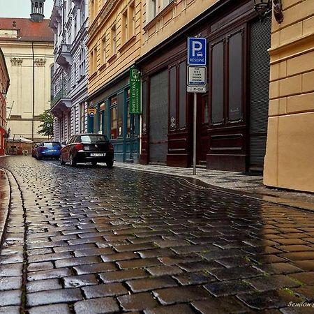 Apart Near The Charles Bridge Прага Екстер'єр фото