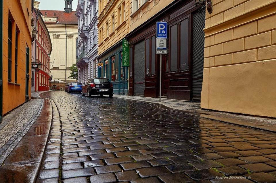Apart Near The Charles Bridge Прага Екстер'єр фото